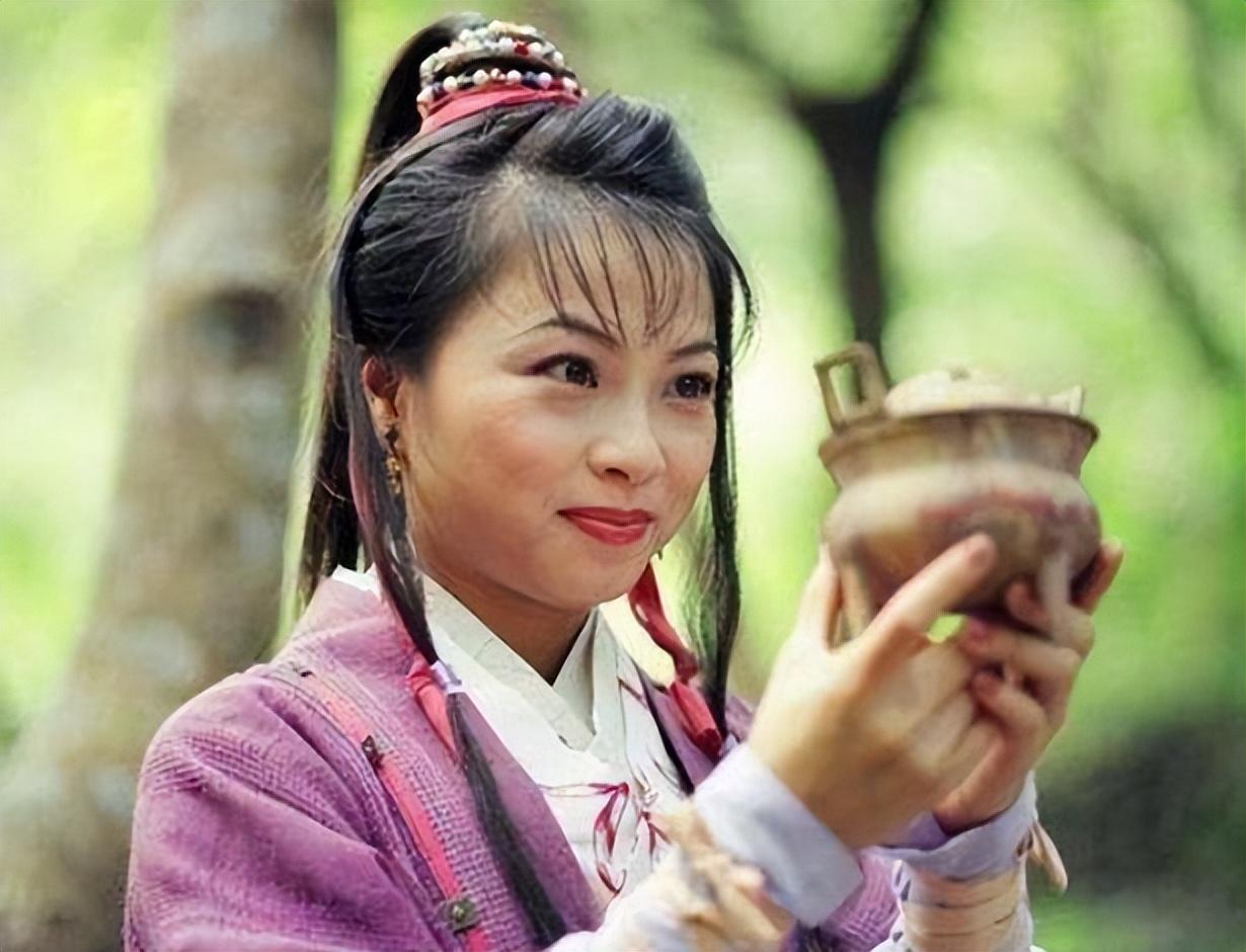 一身邪气,生性狠毒,行事不按常理,正邪不分,看到了乔峰对姐姐阿朱的