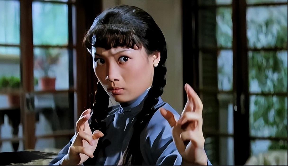 1970年,茅瑛出演了首部作品《天龙八部》,不同于一般女星的花拳绣腿