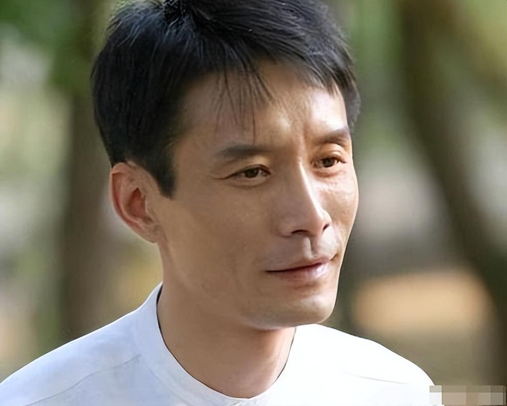 演员田小洁当过汽修工28岁考中戏离婚后娶江珊他凭啥