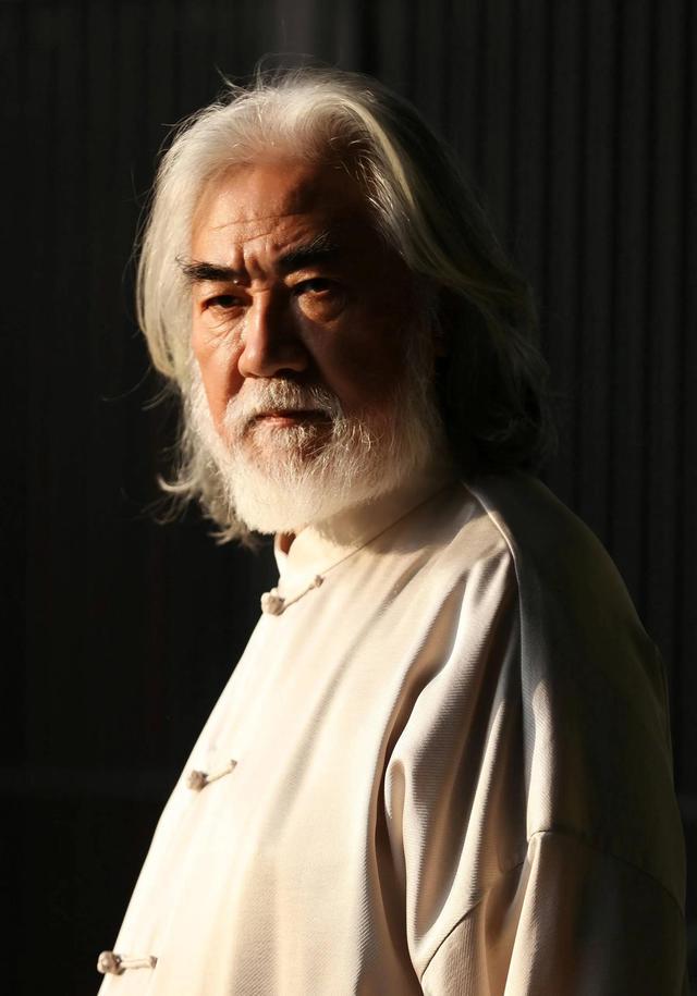 张纪中:娶小31岁的娇妻,岳母小自己11岁,72岁也要尽孝心