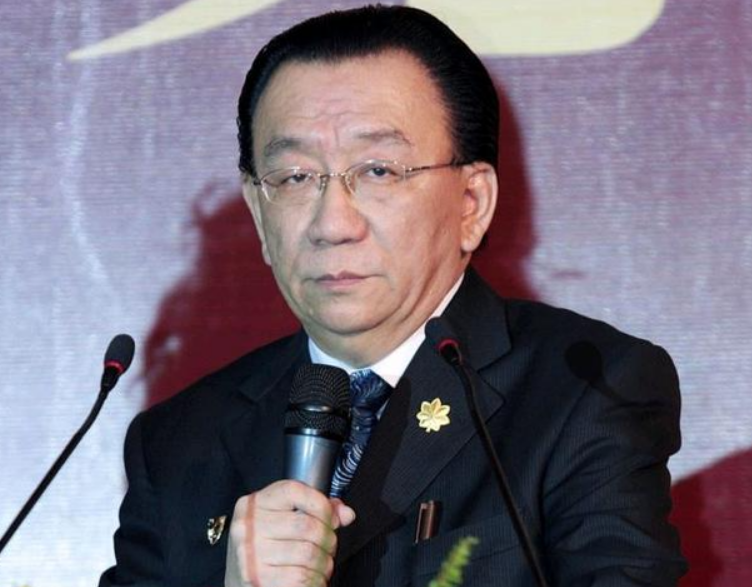 回顾编辑部的故事主角晚节不保配角逆袭成相声大佬