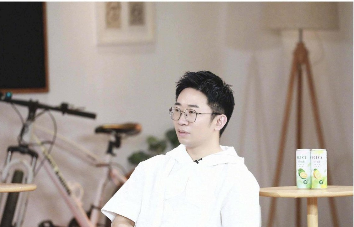 从被嫌弃的表情帝到撑起内娱半边天杨迪成名之路有多艰难