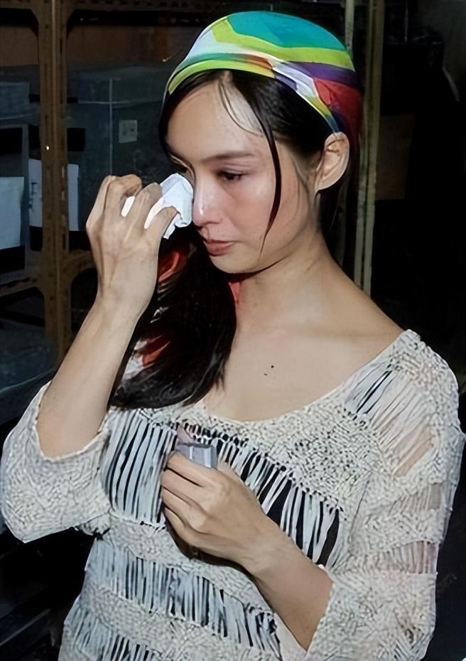 回顾52岁的朱茵近况曝光住破屋开破车昔日女神风光不再