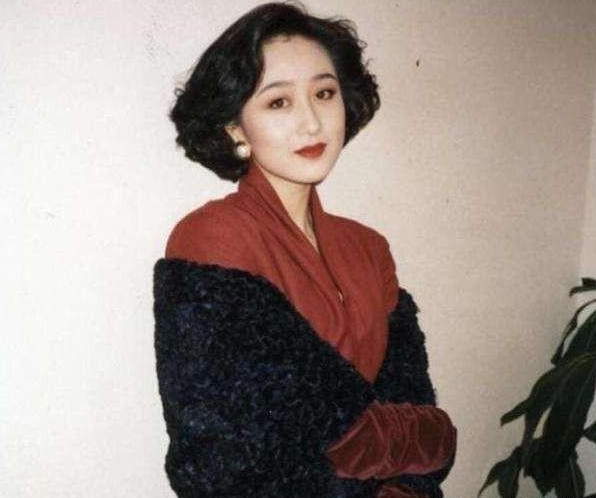 利智被李连杰宠爱34年外人看来是掉进蜜罐甜蜜背后全是眼泪