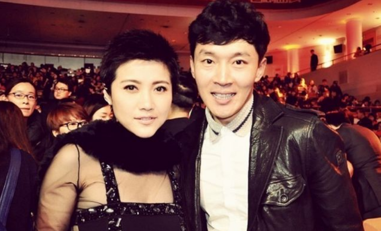 回顾演员曹磊娶大学同学为妻如今46岁过得怎样