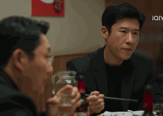 52岁于和伟对比45岁王骁老天爷赏饭吃与科班毕业的演技一目了然