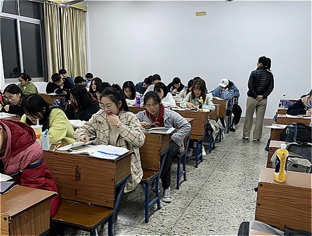 2008年山西朔州:高中生教室捅杀班主任,日记揭露原因,何为真相