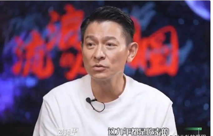 古天乐,52岁白古时,玉面红唇,给人的感觉是个干干净净的小男生,温柔又