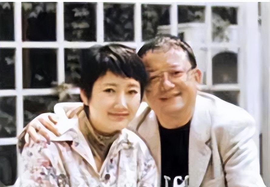 王刚勤勤恳恳的奋斗了一生结果老来得子让他失去了往日的光彩