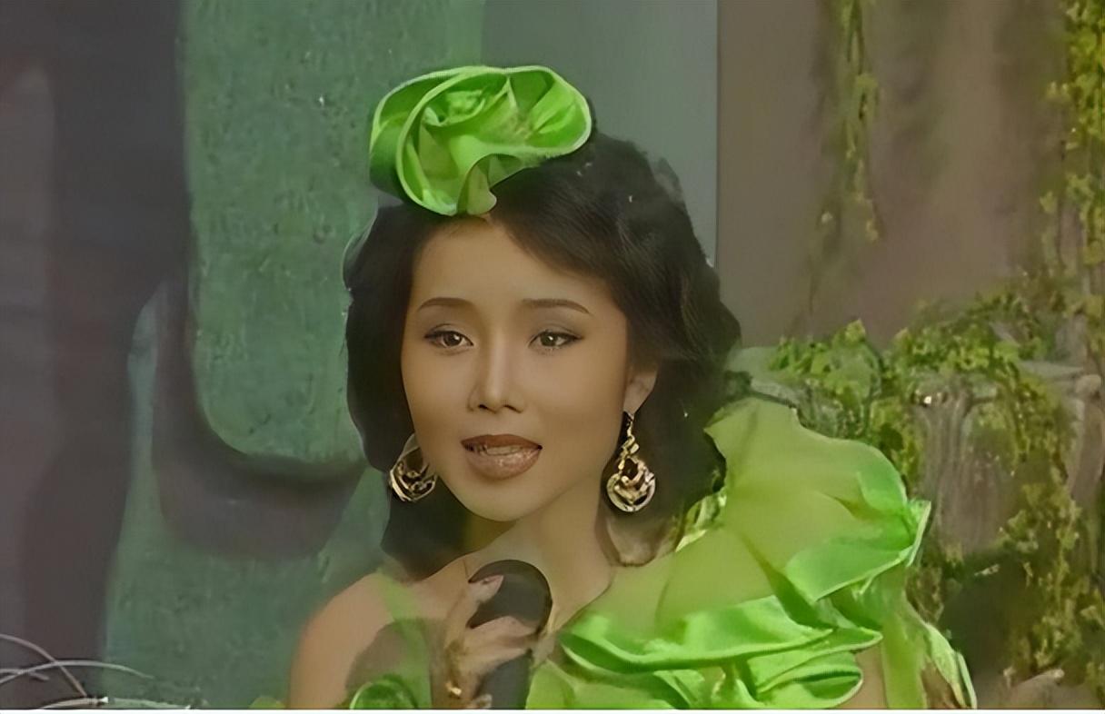 陆剑民一段感情一辈子撮合父母复婚后激动得热泪盈眶