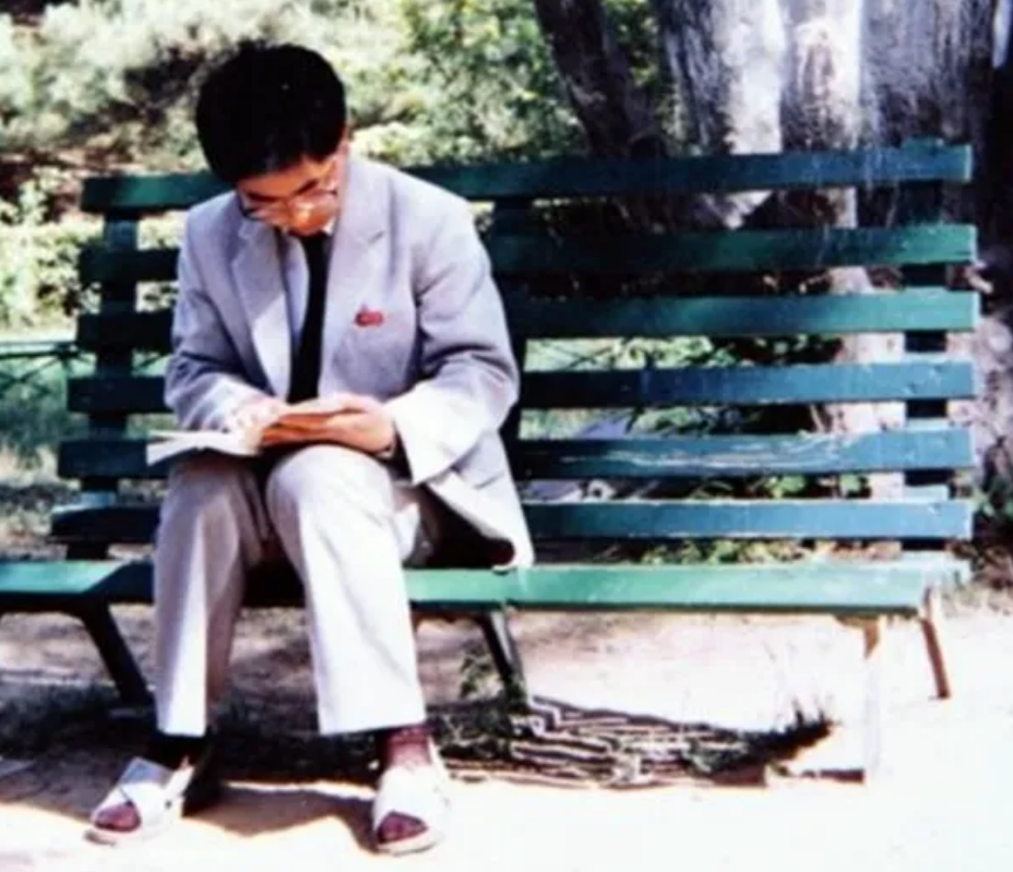 回顾北大学霸携妻隐居17年花光350万重回社会富豪同学缺钱找我