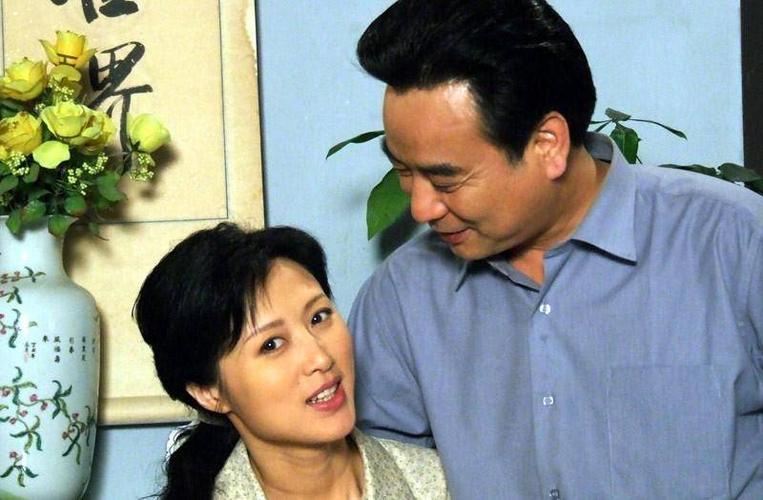 她23岁成名做了10年黄金女配39岁生下独女丈夫心疼给全部财产