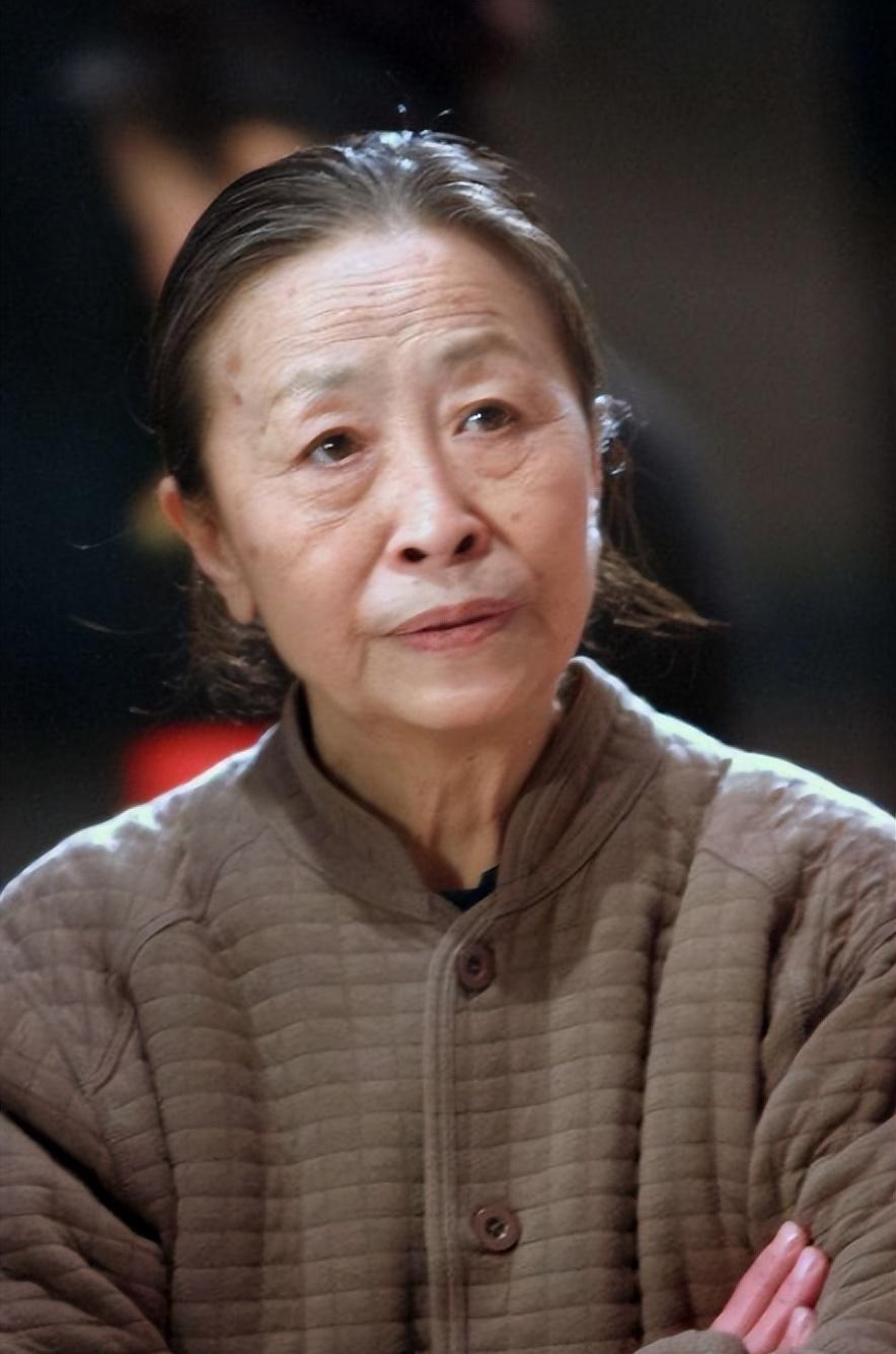 直到1993年,47岁的张少华终于迎来事业的转机,进了影视圈当演员,但47