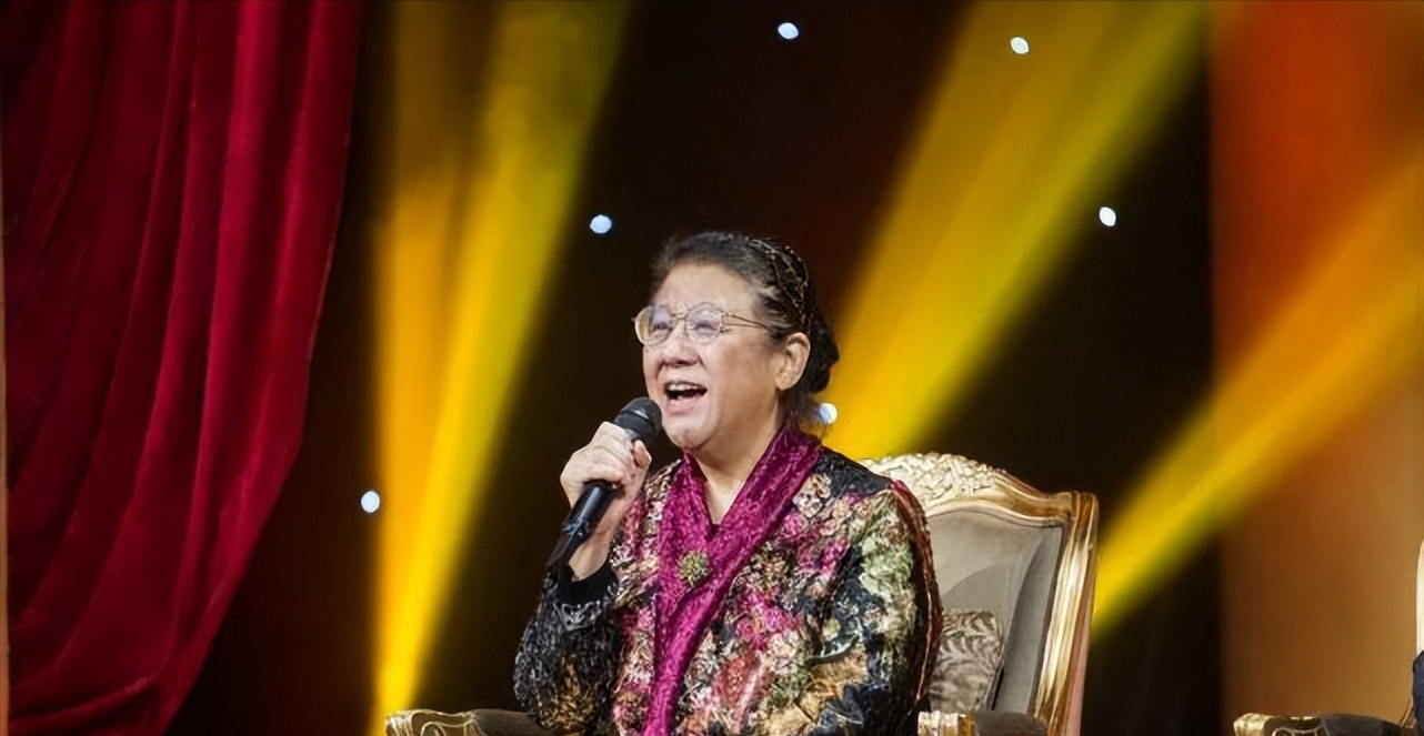 回顾导演娄乃鸣嫁小7岁丈夫患乳腺癌乳房遭切除如今怎样了