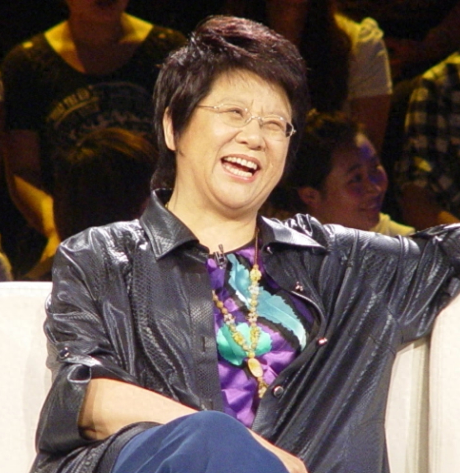 回顾导演娄乃鸣嫁小7岁丈夫患乳腺癌乳房遭切除如今怎样了