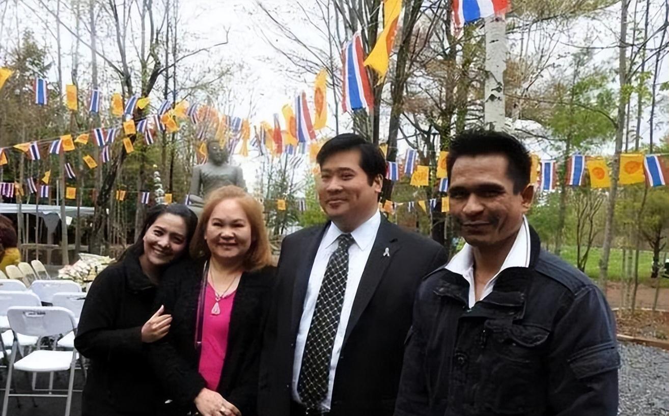 基本是,泰国下一任的君王是谁,直接看育坤家族的女儿,嫁给谁,就知晓了