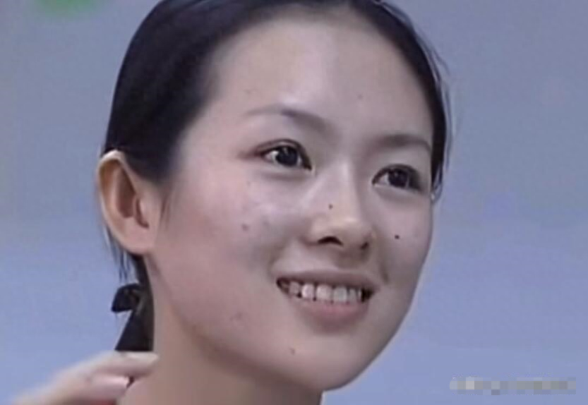 镜头前美若天仙真人黑瘦干瘪这9位上镜脸的女星反差好大