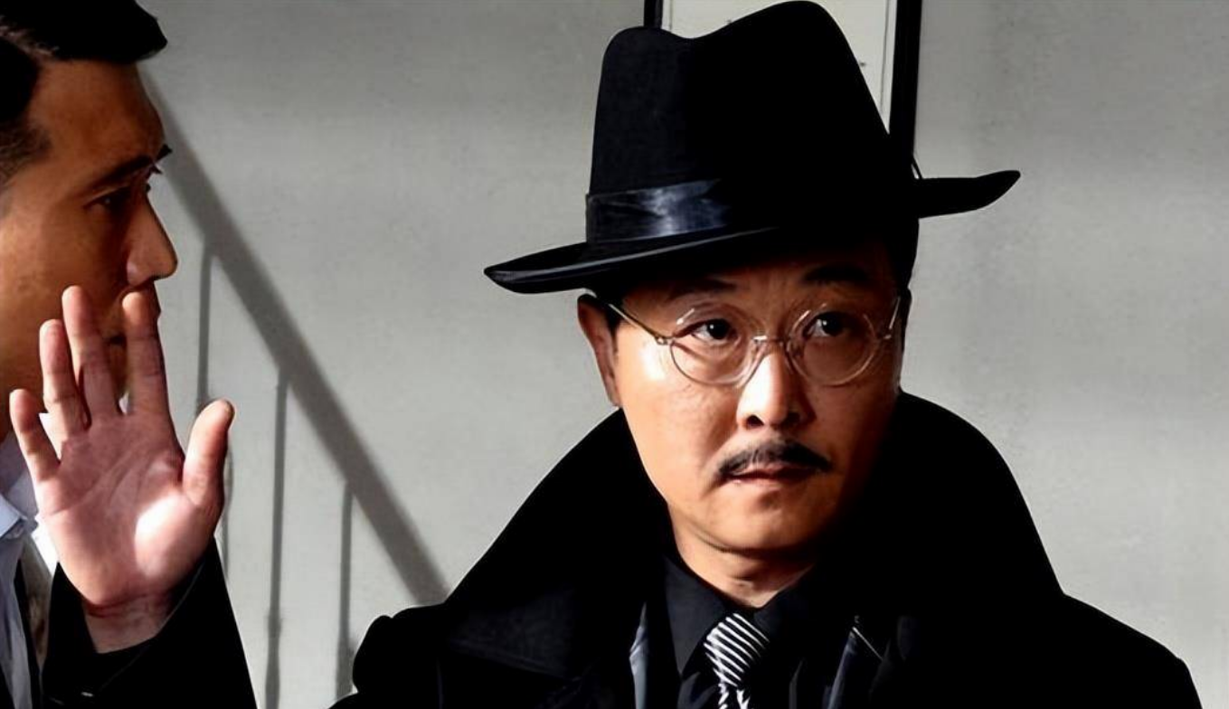 回顾钱波曾和妻子分居16年一生无儿无女如今怎么样了