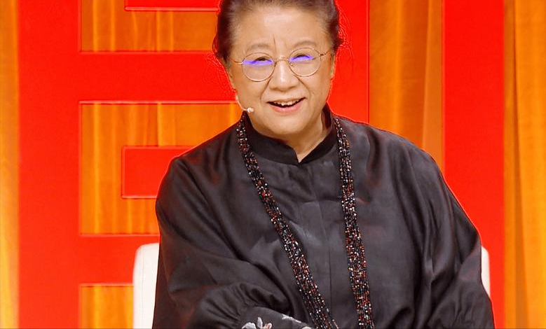 回顾导演娄乃鸣嫁小7岁丈夫患乳腺癌乳房遭切除如今怎样了