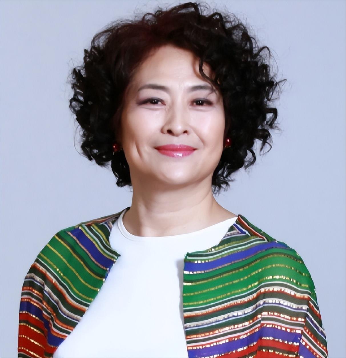 回顾演员许娣她是国民妈妈演了30年的配角