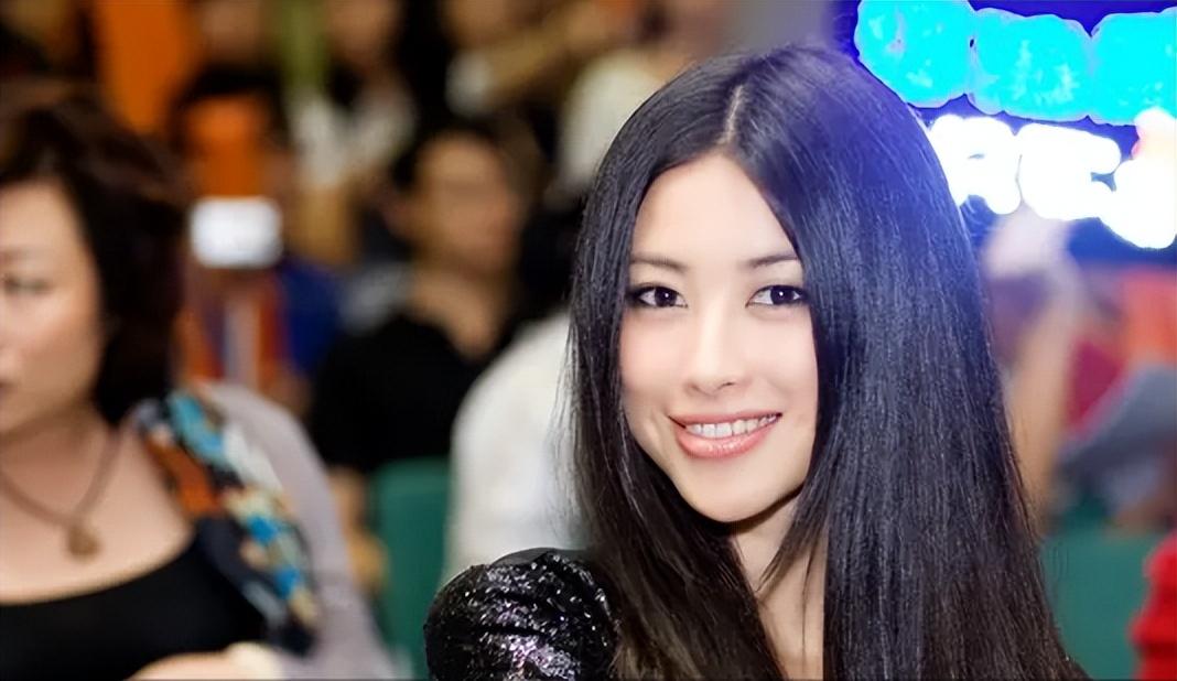 回顾朱珠前任个个是人物37岁选择嫁给普通人