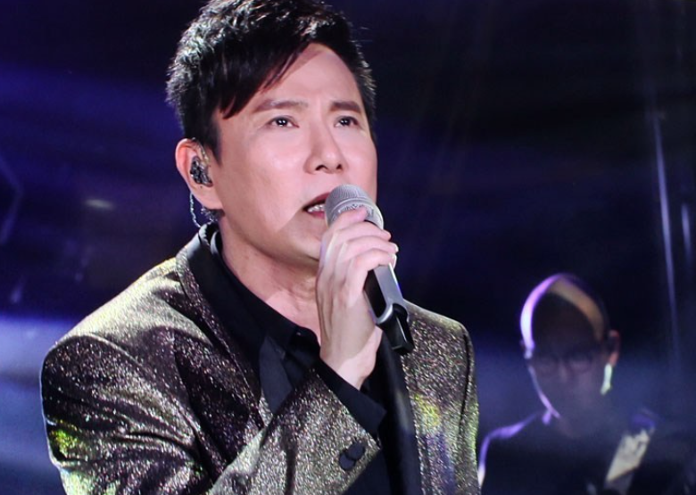 回顾张信哲56岁仍单身唱了半生情歌的他竟只有一个过去
