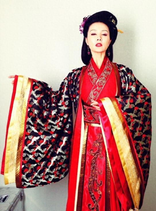 谁都没想到姜宏波在综艺《演员的诞生》中,竟然能凭演技"吊打"国际章.