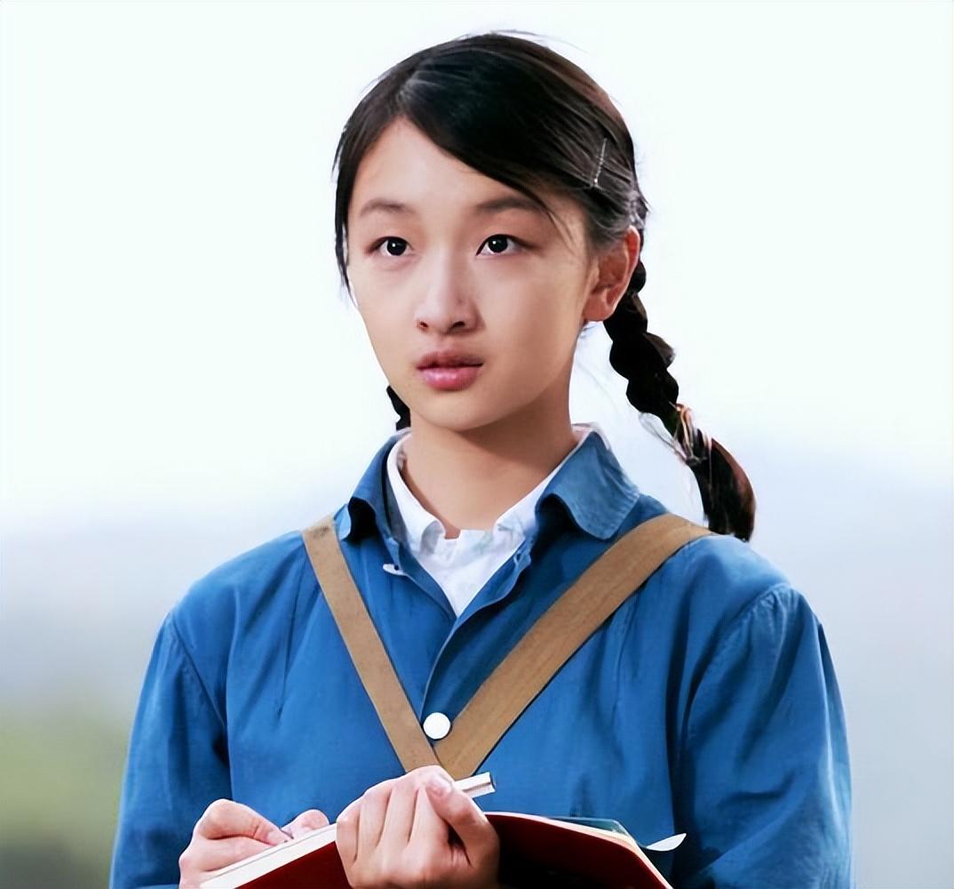 回顾扎双麻花辫让人眼前一亮的只服这几位辨识度高还灵气逼人
