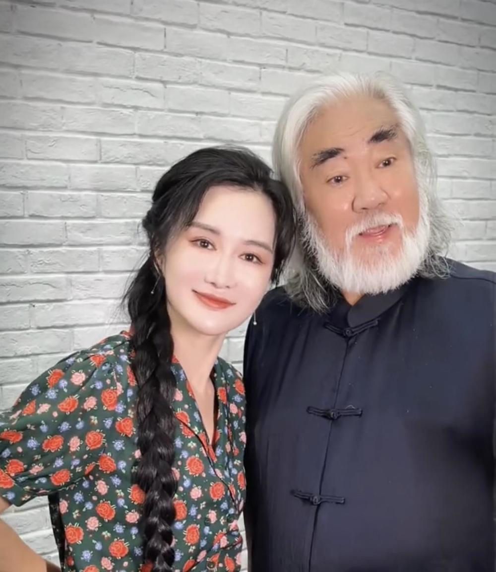 张纪中娶小31岁的娇妻岳母小自己11岁72岁也要尽孝心