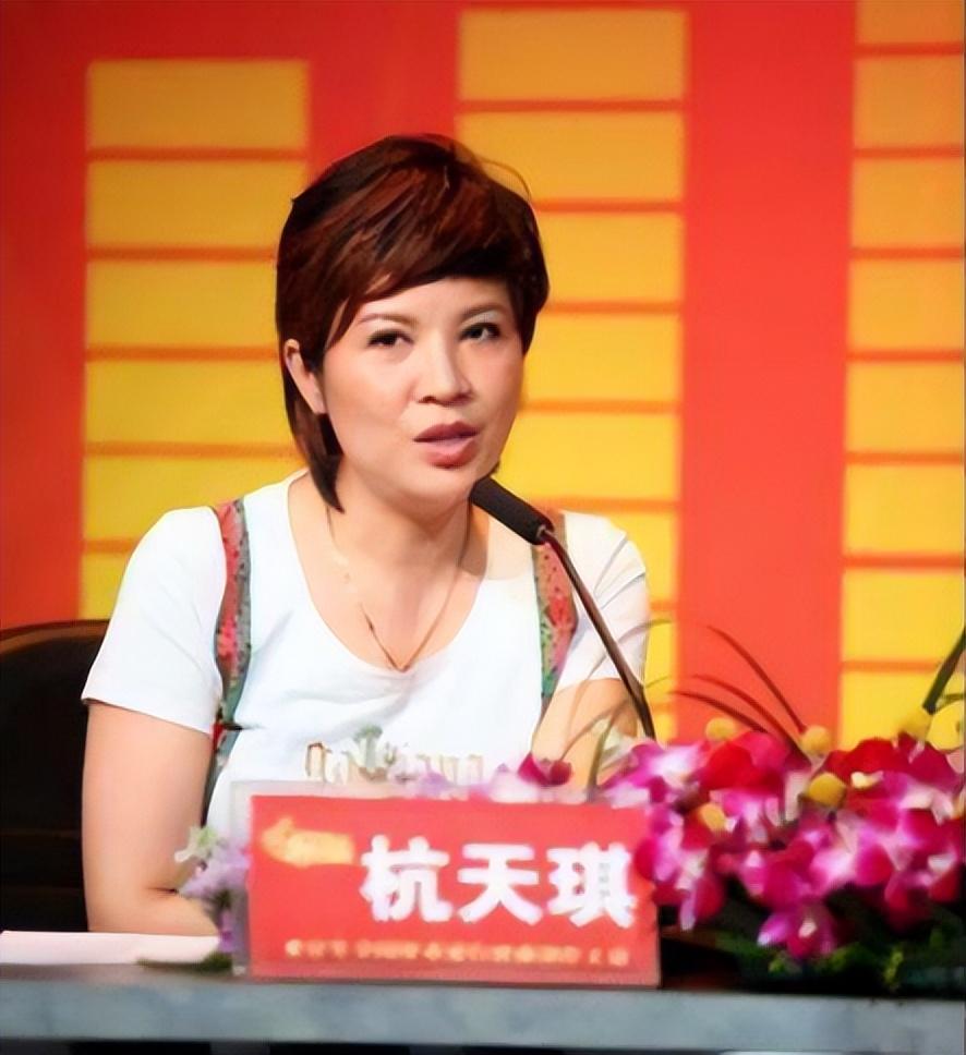 杭天琪曾9次上春晚46岁高龄生子如今婚姻状况如何