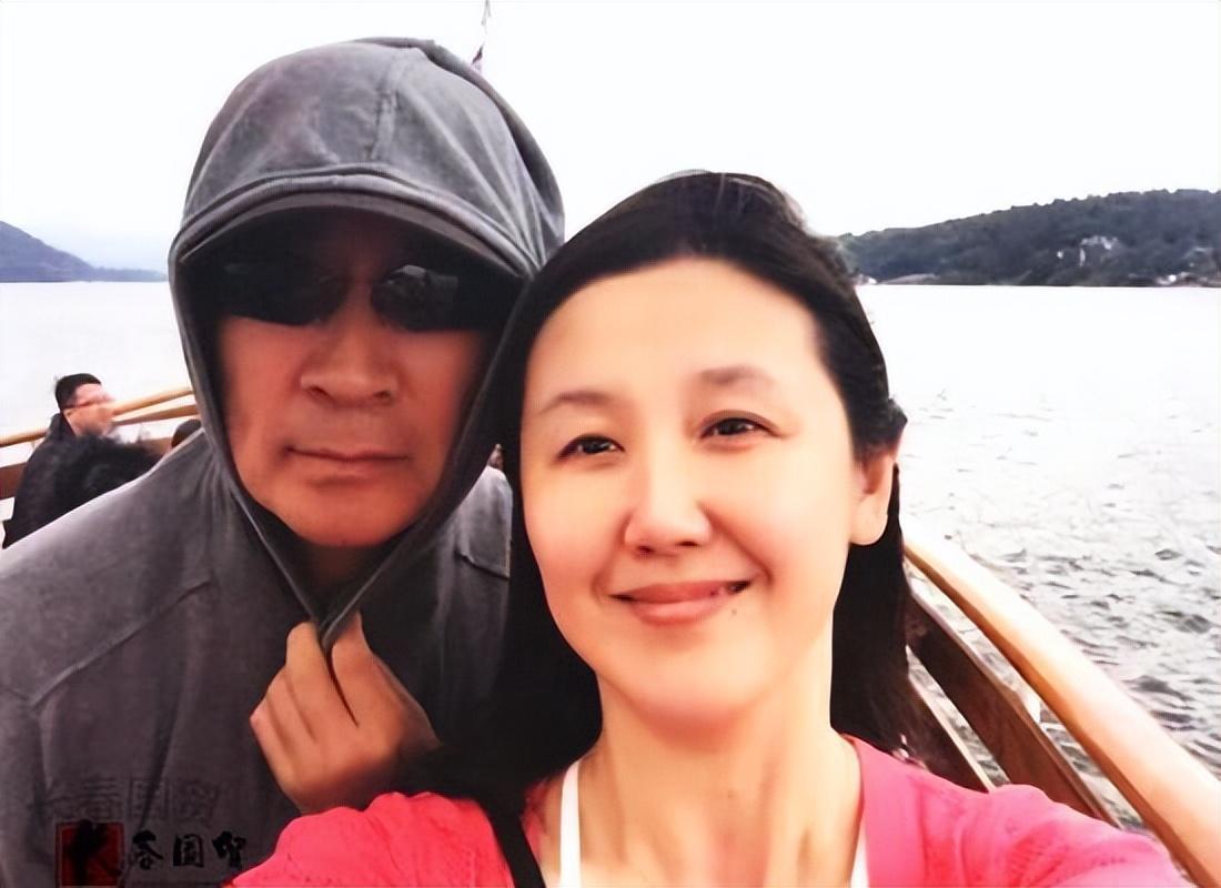 回顾69岁寇振海现状白发老态儿子上高中妻子风韵犹存