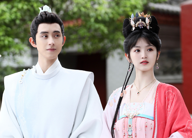 回顾明明是演同一角色以前的vs现在的才知道审美降级多严重