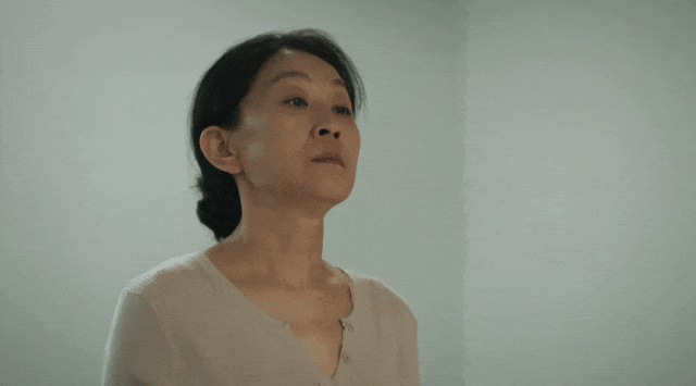 句地述说着情感,此情此景中涌现出流泪,皱眉,停顿,闭眼等丰富的表情