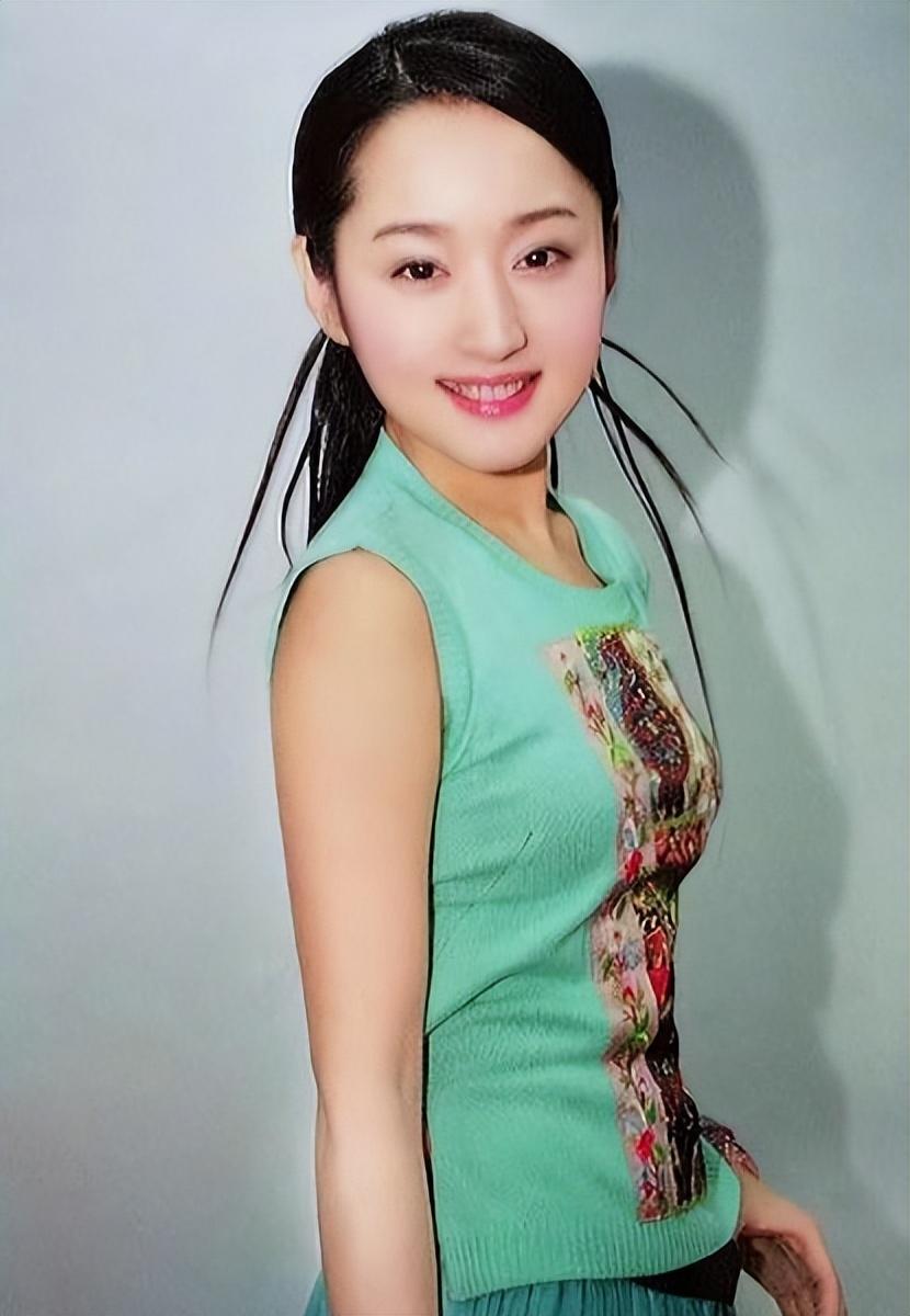 赖文峰娶小23岁娇妻杨钰莹多年被网暴退出乐坛只怪自己看错人