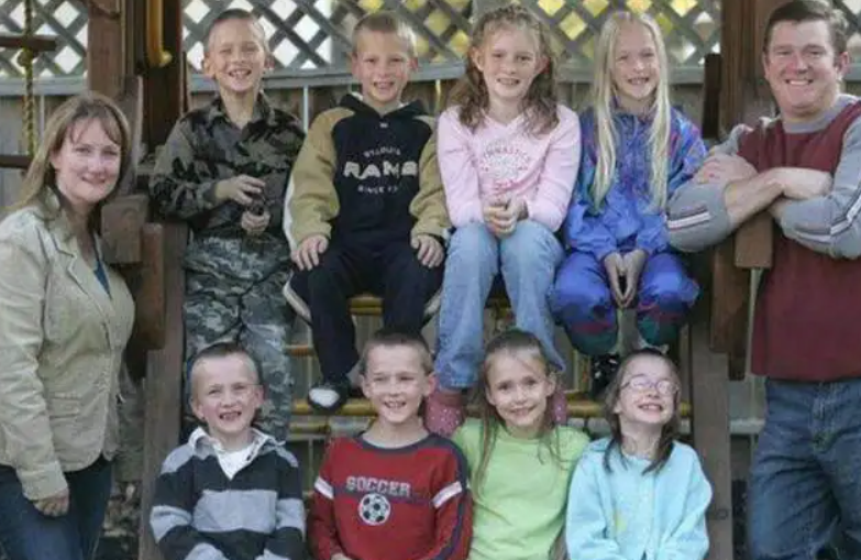 1997年美国孕妇生下七胞胎获赠511平大别墅如今怎样了