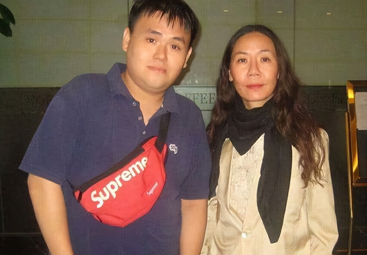 杨青已经年过半百,现在她正在低调的过着她的平凡生活,和她的德国丈夫