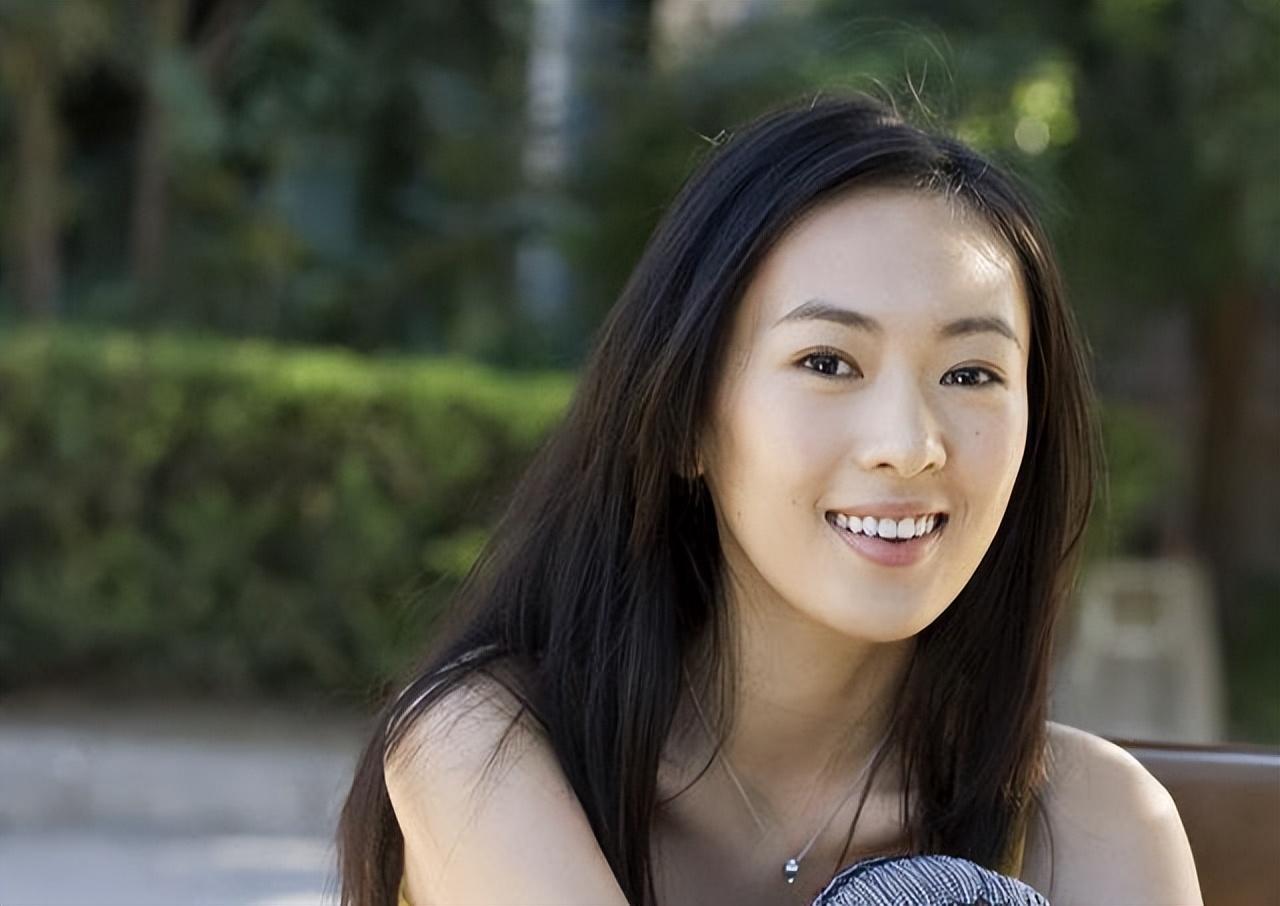 回顾王冉51岁娶小17岁童瑶并承诺余生要为娇妻遮风挡雨