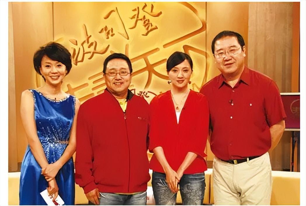 句号,原名句兆杰,他出生于东北.