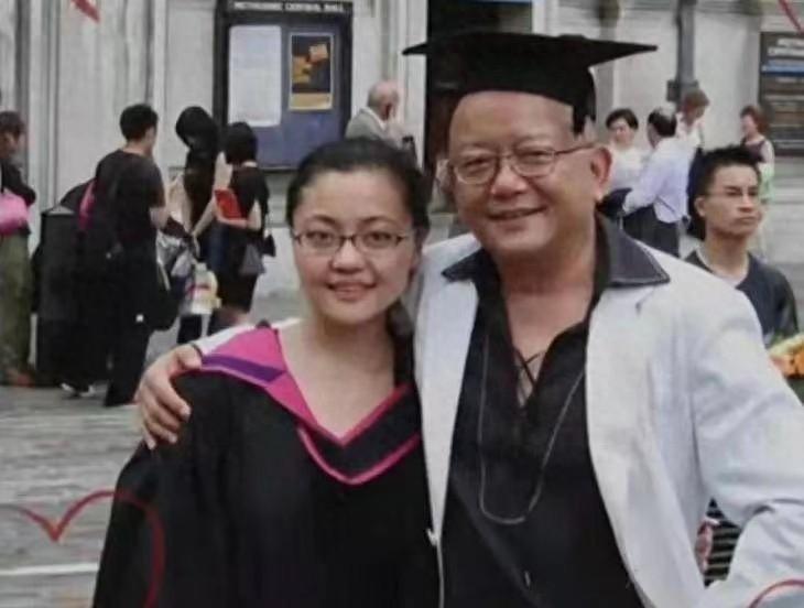 王刚勤勤恳恳的奋斗了一生结果老来得子让他失去了往日的光彩