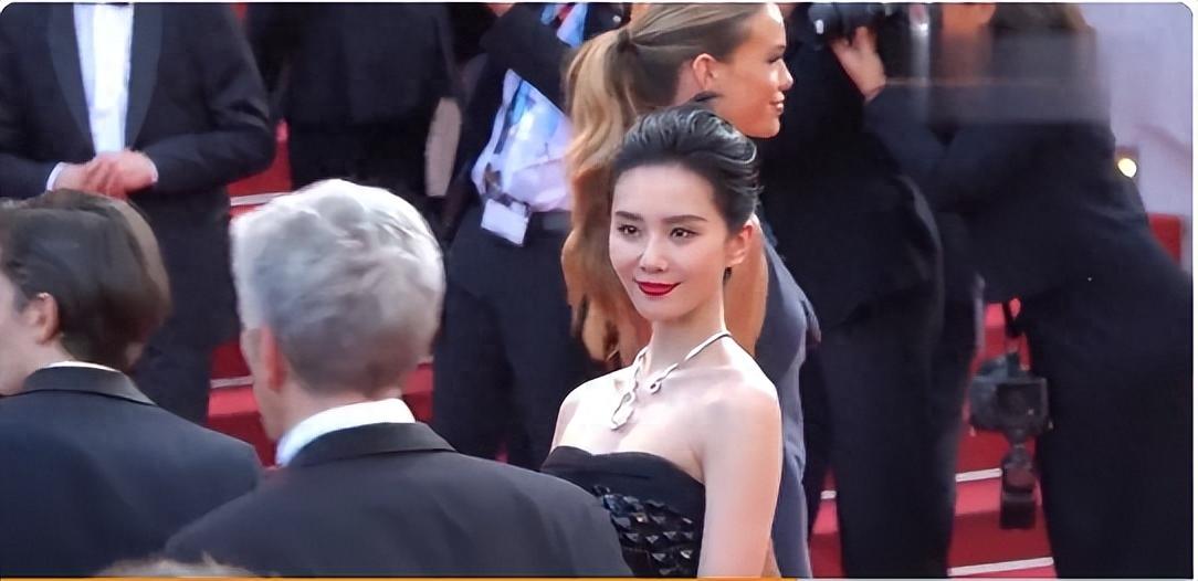 回顾刘诗诗嫁大17岁吴奇隆婚后八年有幸福也有泪水