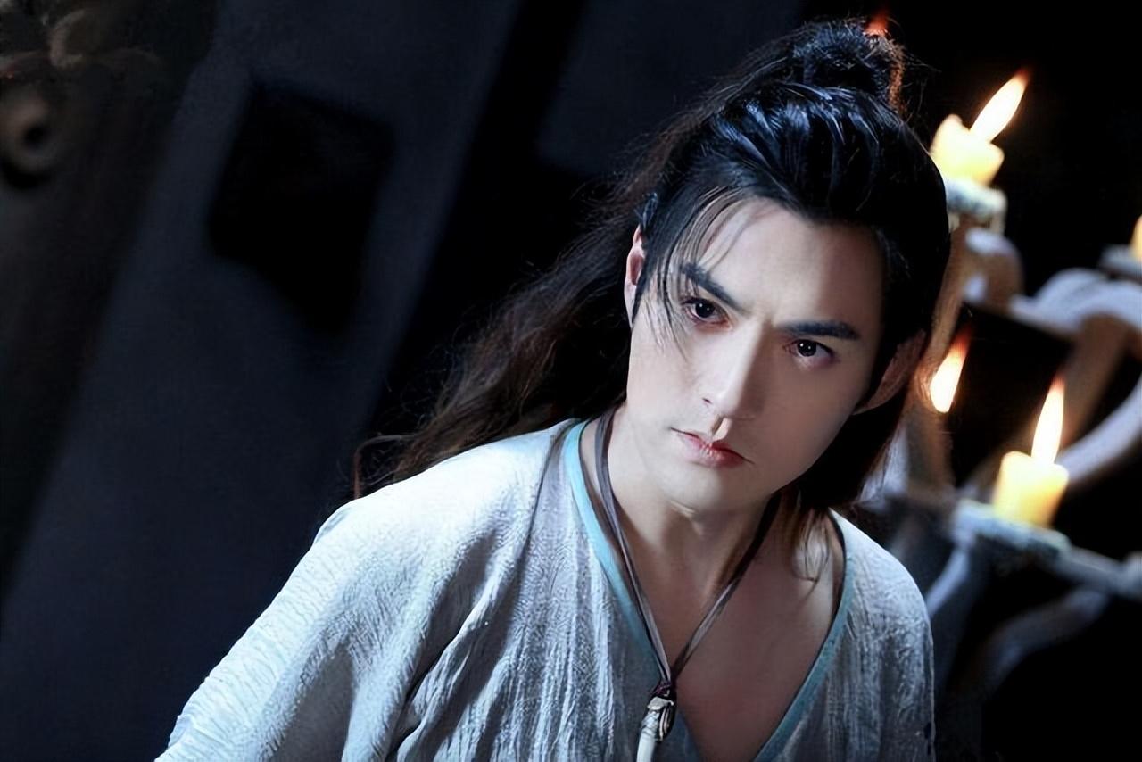 许多80后,90后都是看着严屹宽的电视剧长大的.