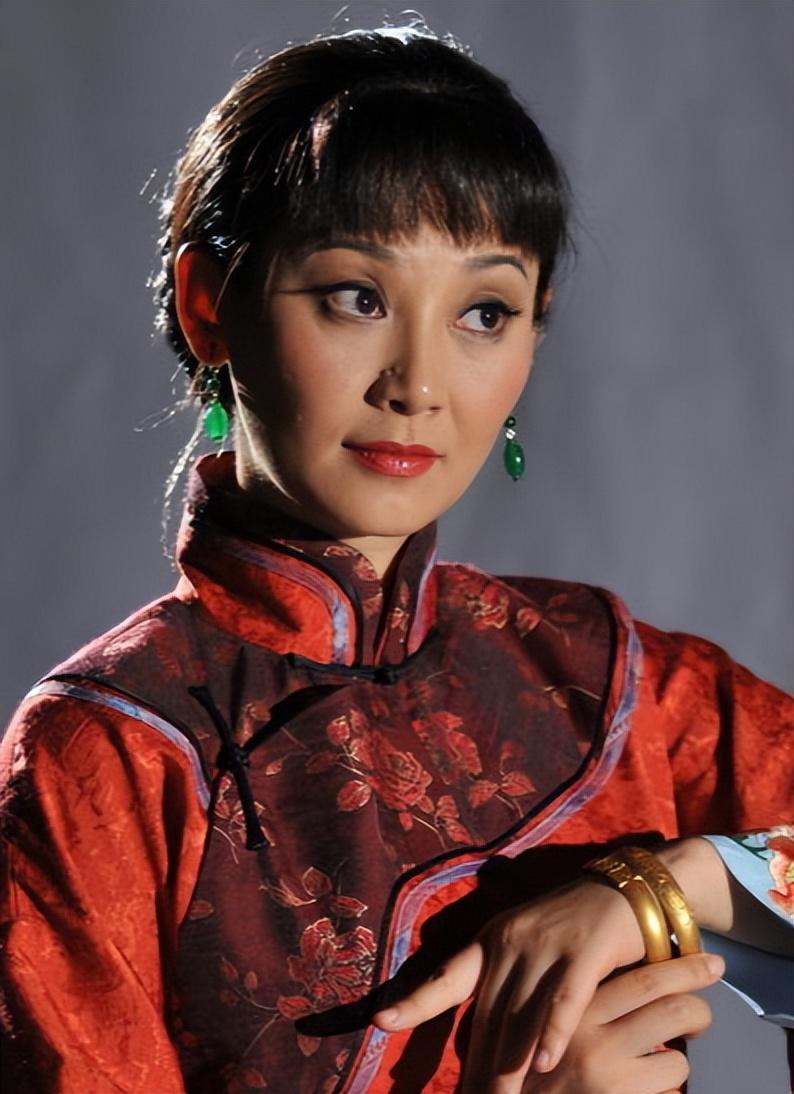 回顾徐帆与王志文分手后转嫁冯小刚如今怎么样了