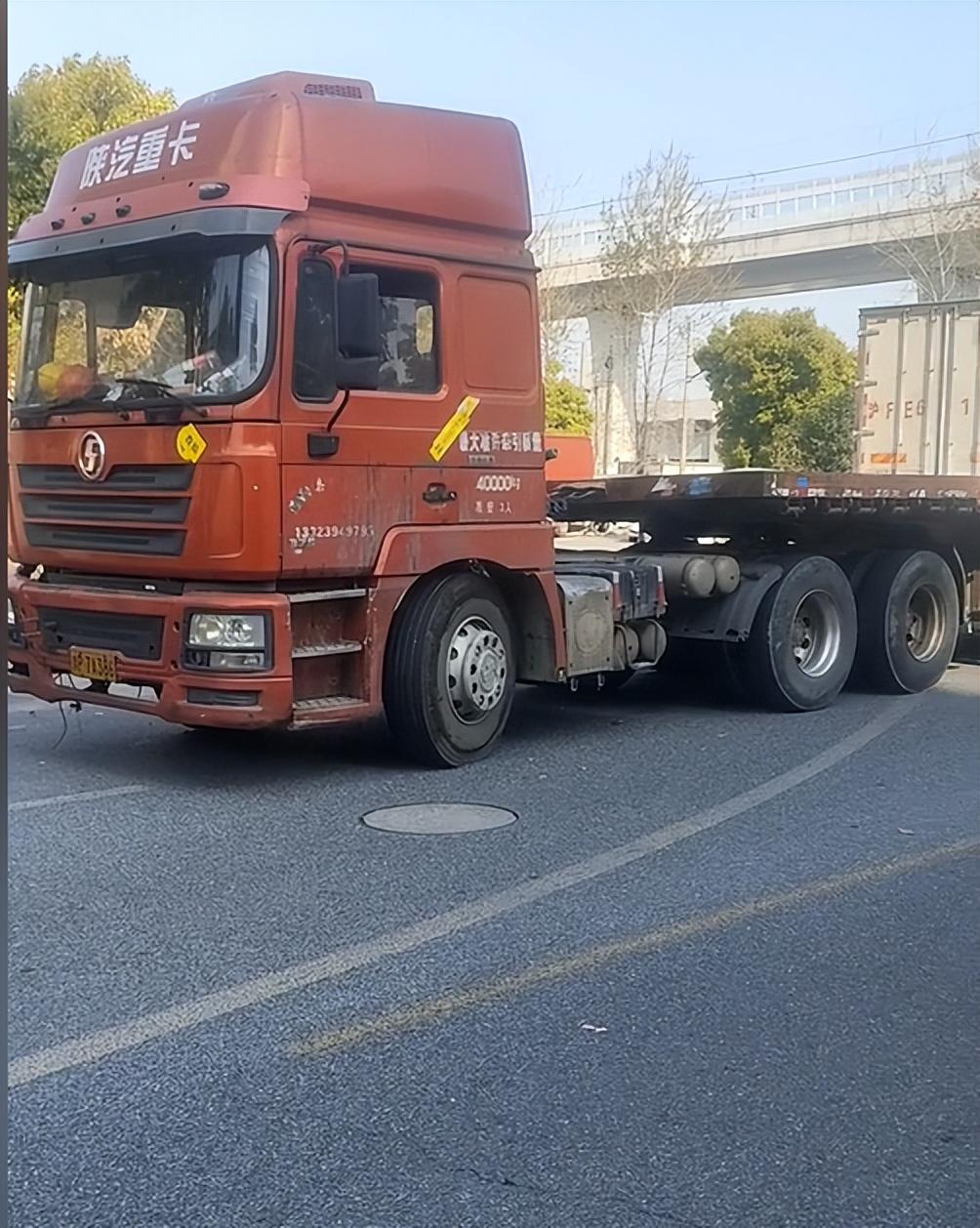 回顾因婚前的承诺卡车司机照顾偏瘫妻子4年妻子离世他哭成泪人