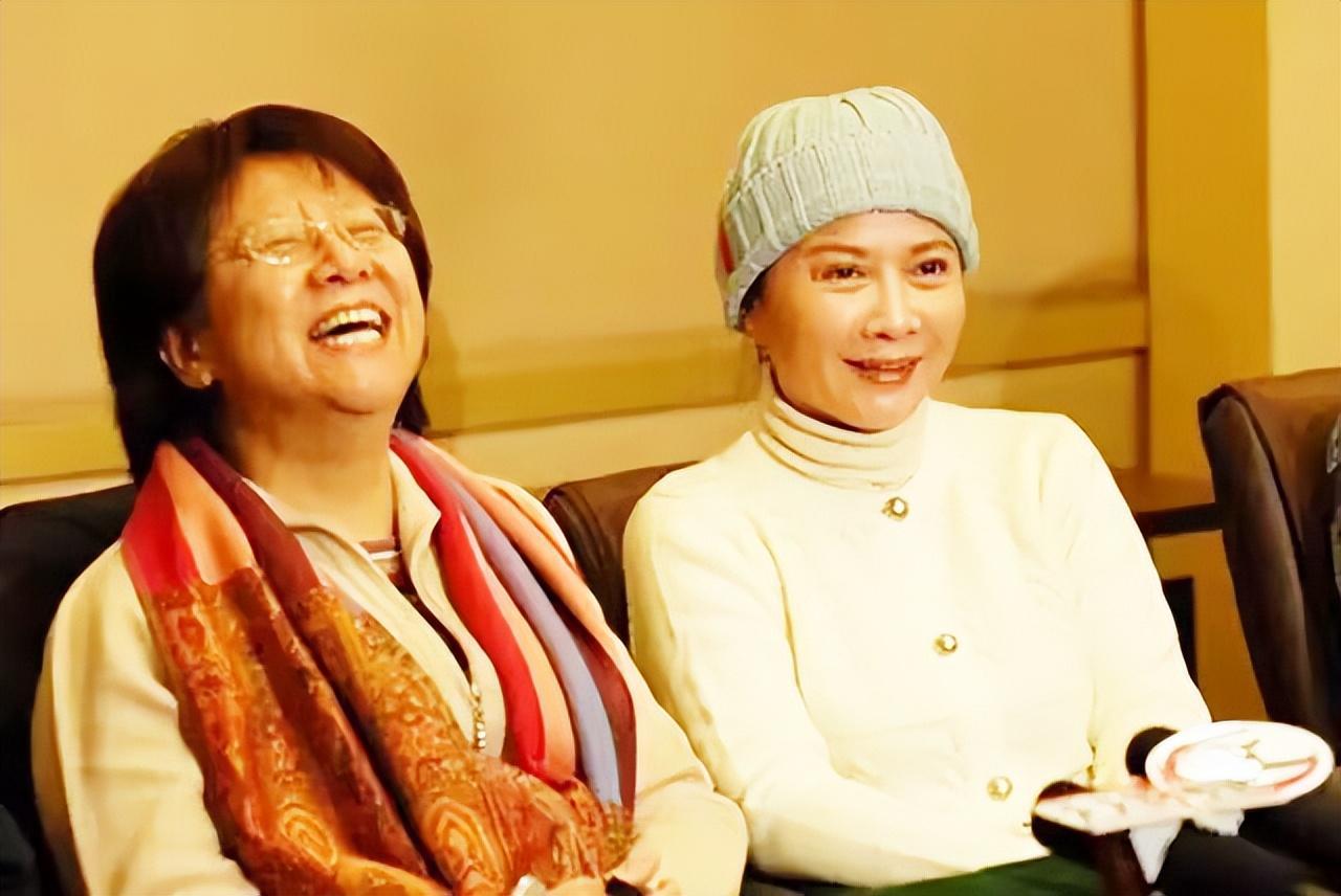 回顾导演娄乃鸣嫁小7岁丈夫患乳腺癌乳房遭切除如今怎样了