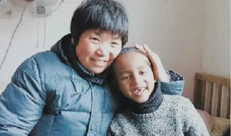2010年浙江农村奶奶收养的黑人男孩如今为报恩立下目标考浙大