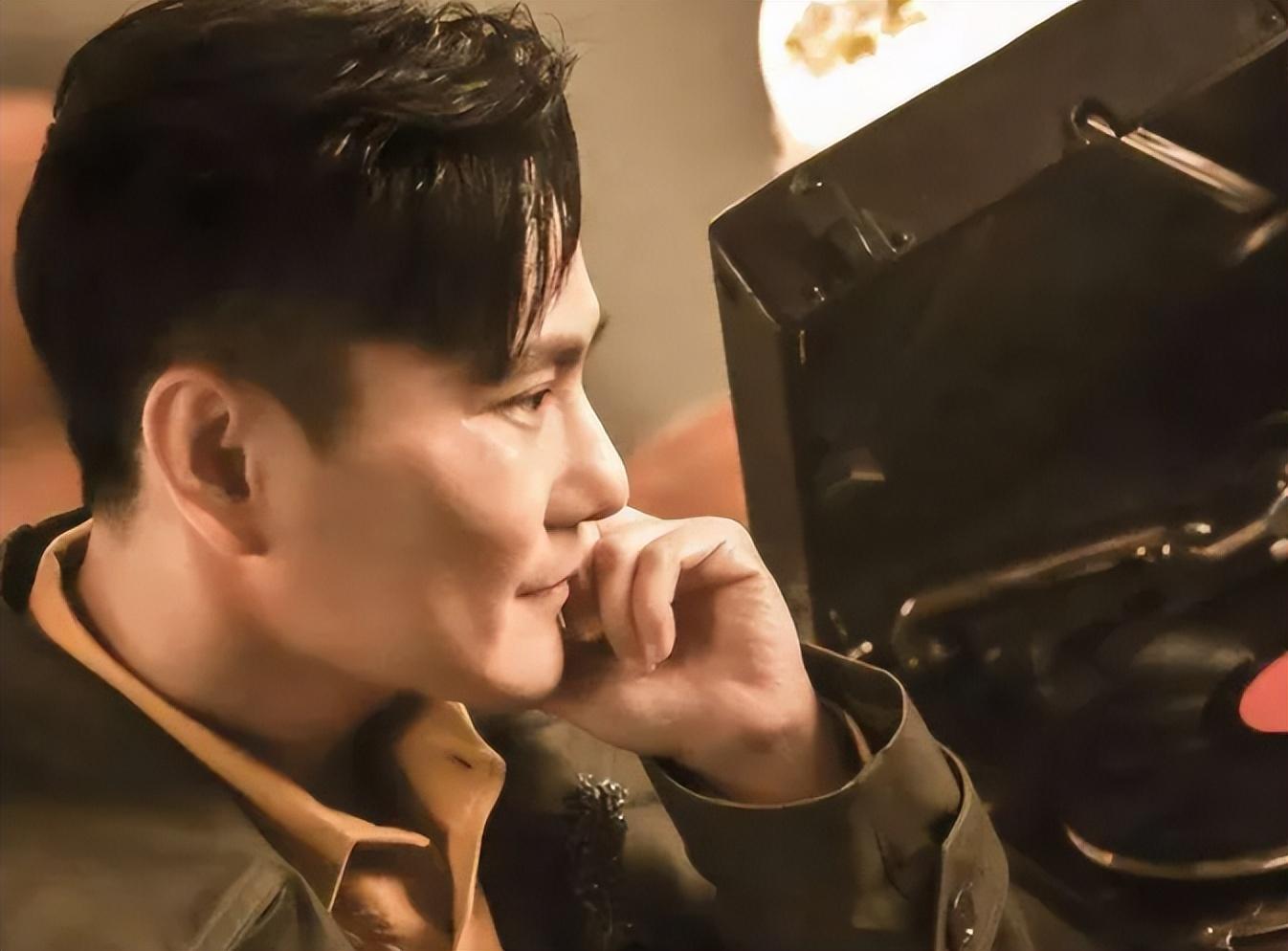 回顾张信哲56岁仍单身唱了半生情歌的他竟只有一个过去