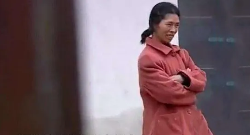 为了了解李占英的身体结构是否异于常人,栏目组带着她到郑州大学第一