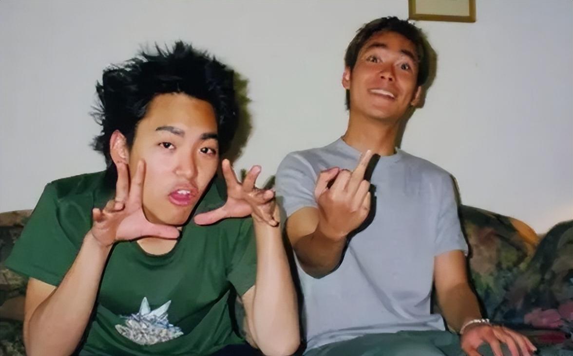 也有人觉得他是中文说唱的元老级人物,并且还曾靠作品打败过周杰伦,是