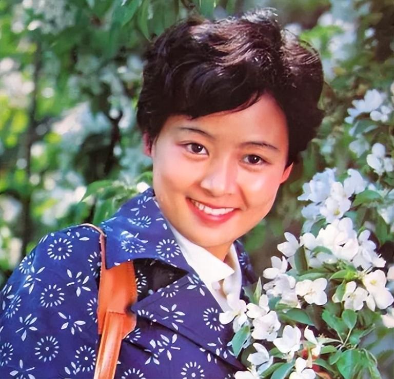 演员张瑜凭庐山恋走红得过金鸡奖事业有成婚姻却坎坷