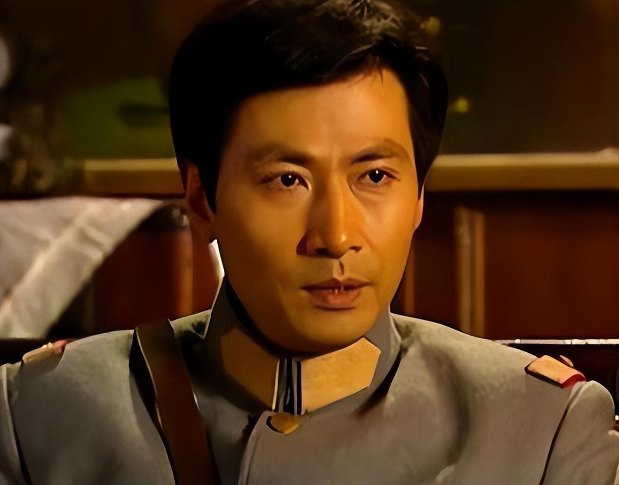 陆剑民一段感情一辈子撮合父母复婚后激动得热泪盈眶